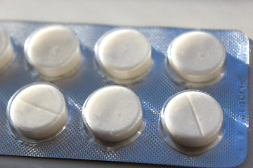 Image showing Packings with white pills