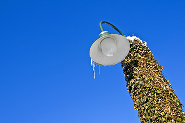 Image showing Icicle on a street lamp