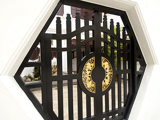 Image showing Chinese temple door