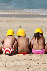 Image showing Kids and sea