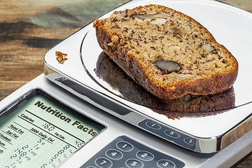 Image showing banana bread on diet scale