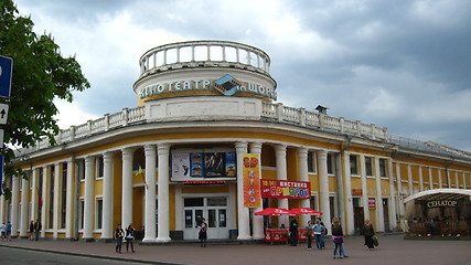 Image showing building with columns in the area in Chernigov