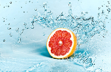 Image showing grapefruit and water