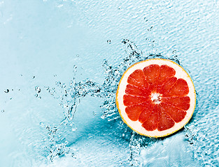 Image showing grapefruit and water