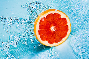 Image showing grapefruit and water