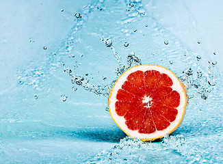 Image showing grapefruit and water