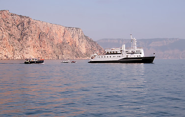 Image showing Ship and several boats going into the sea.
