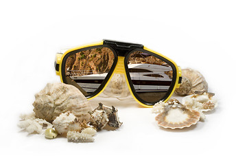 Image showing Yellow diving mask with sea shells and sea yacht reflection