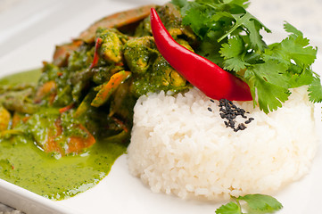 Image showing chicken with green curry vegetables and rice