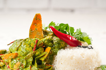 Image showing chicken with green curry vegetables and rice