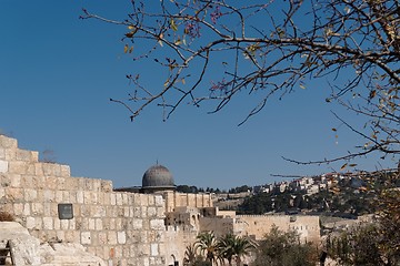 Image showing Temple Mount in Jerusalem, with Al-Aqsa Mosque and Old City wall