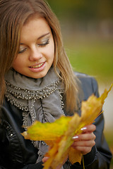 Image showing Beautiful girl in the autumn park