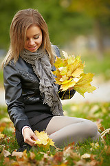 Image showing Beautiful girl in the autumn park