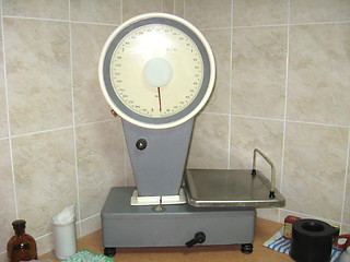 Image showing Old scale with an arrow in shop