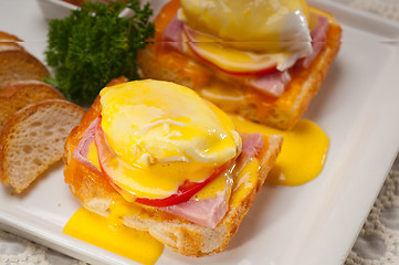 Image showing eggs benedict on bread with tomato and ham