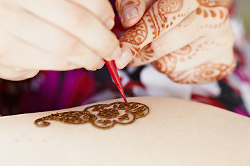 Image showing Henna art on woman's hand