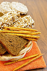 Image showing Rye bread and crispbreads in a wicker plate