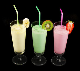 Image showing Banana, kiwi and strawberry milk shake and fresh fruis