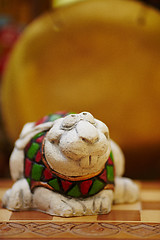 Image showing Figurine of chameleon on a chess-board.