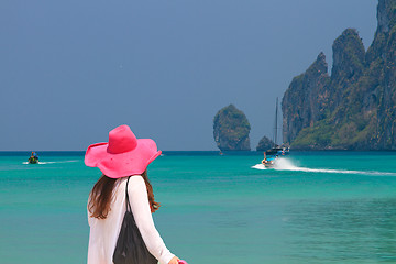 Image showing Young woman walking on the beach 