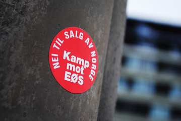 Image showing Sticker arguing against the European Economic Area (EØS)