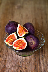 Image showing bowl with fresh figs