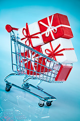 Image showing shopping cart ahd gift