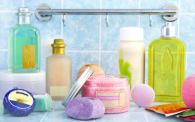 Image showing Accessories to a bathroom