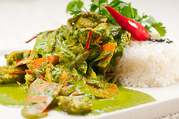 Image showing chicken with green curry vegetables and rice