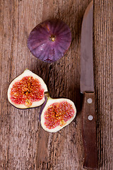 Image showing fresh figs and old knife