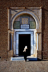 Image showing door and woman Great Mosque 