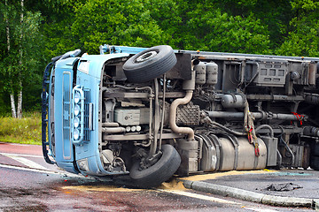 Image showing crashed truck 