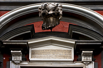 Image showing helmet  in the centre of naples 