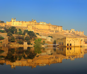 Image showing fort and lake in Jaipur India