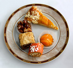 Image showing Cakes on a plate