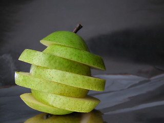 Image showing pear in slices