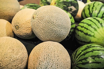 Image showing melons on display shelf at the supremarket