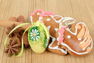 Image showing Easter gingerbreads and painted egg