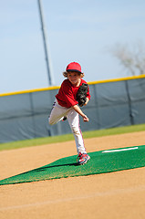 Image showing Little league pitcher