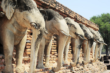 Image showing Statue of elephants