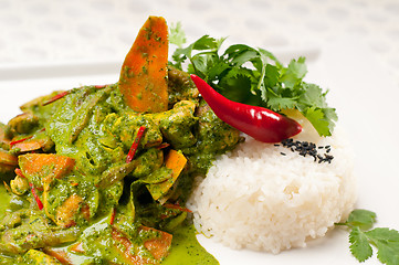 Image showing chicken with green curry vegetables and rice