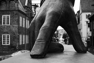 Image showing The Glove fountain in Oslo