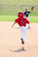 Image showing Baseball player running to second base