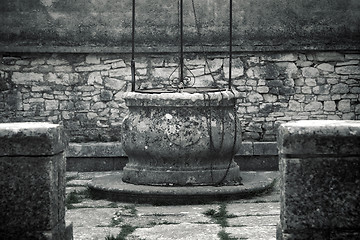 Image showing Old stone well