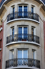 Image showing Facade of a traditional apartmemt building in Paris
