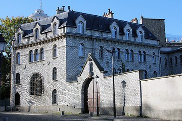 Image showing Old house in Montmarte alley. Paris