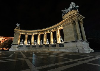 Image showing Heroes square in Hungary at night