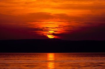 Image showing Beautiful sunset at the ocean