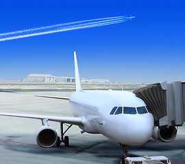 Image showing white liner at the airport