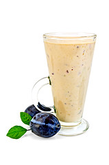 Image showing Milkshake with two black plums